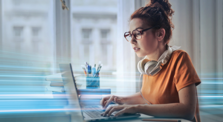 Richtig ausgestattet auch zu Hause lernen – Digitalisierung in der Schule schreitet voran Richtig ausgestattet auch zu Hause lernen – Digitalisierung in der Schule schreitet voran