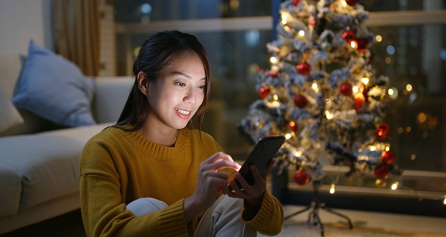 Digitales Weihnachten: Festliche Bescherung in Zeiten von sozialer Distanz Digitales Weihnachten: Festliche Bescherung in Zeiten von sozialer Distanz