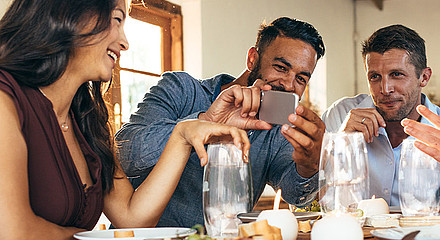 Gast-WLAN einrichten: Vorteile und Schritte einfach erklärt Gast-WLAN einrichten: Vorteile und Schritte einfach erklärt